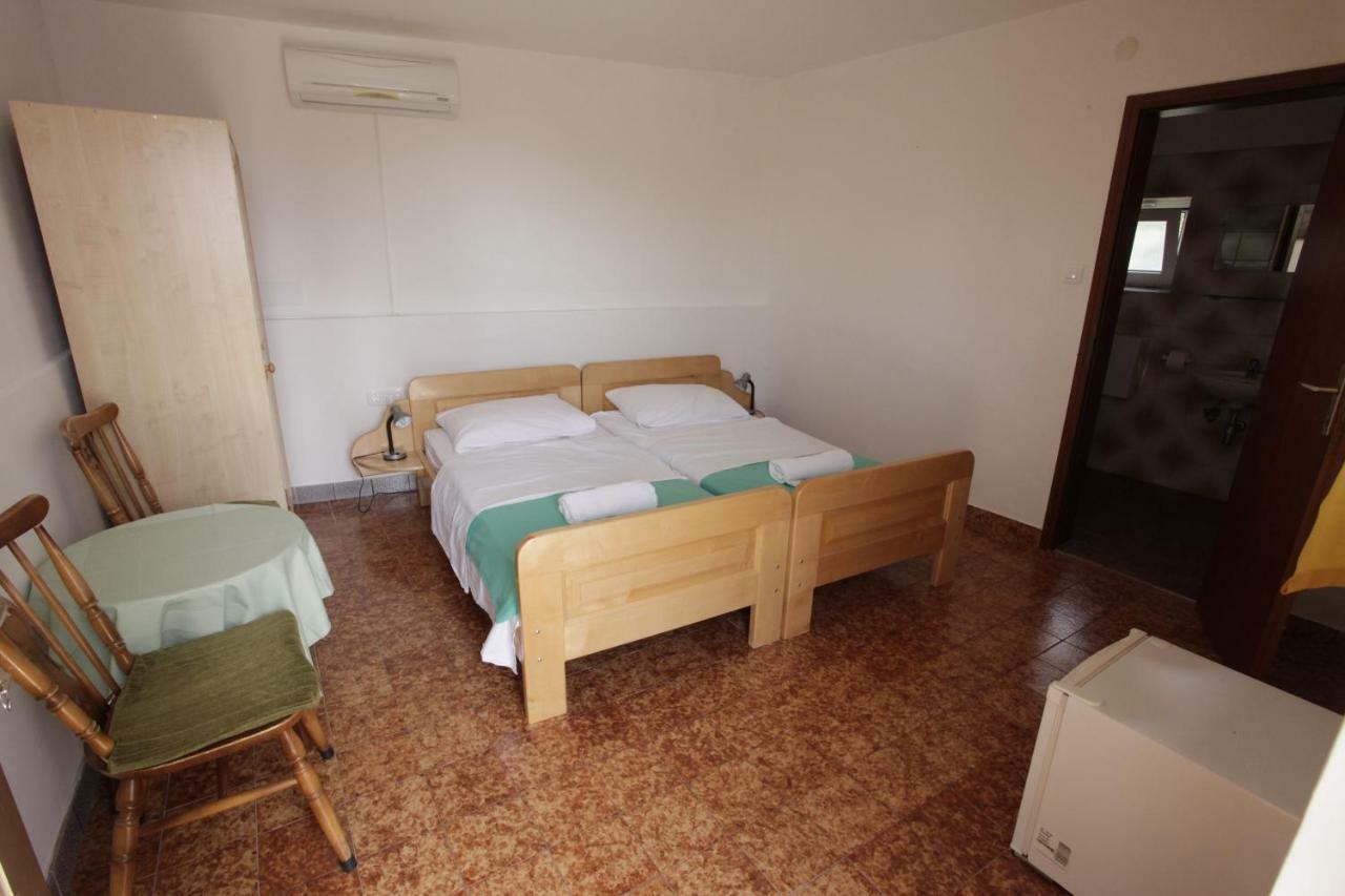 Guest House Balazevic Novi Vinodolski Exterior photo